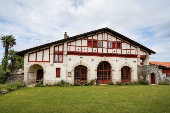 Visite commentée de Petit Bijou et du village