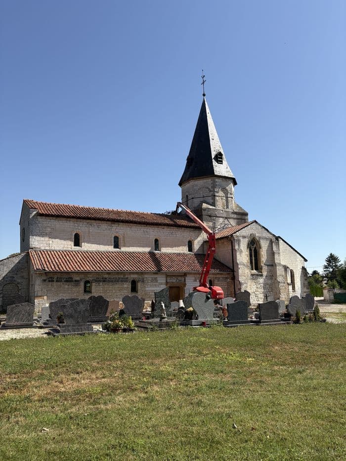 Découverte d'une église romane