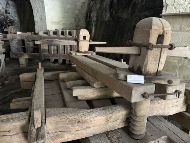Visite des Caves des Greniers Saint Jean
