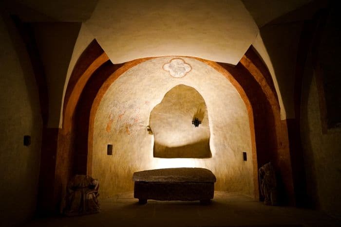 Visite guidée des cryptes de l'église abbatiale