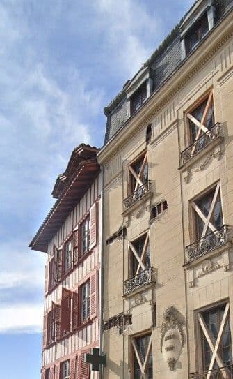 Visite commentée : façades, cours et cages d'escalier
