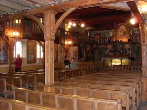 Visite d'une chapelle : véritable chef-d’œuvre de travail du bois et de la peinture