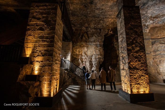 Visite guidée des caves de Roquefort Société. Le souffle des créations