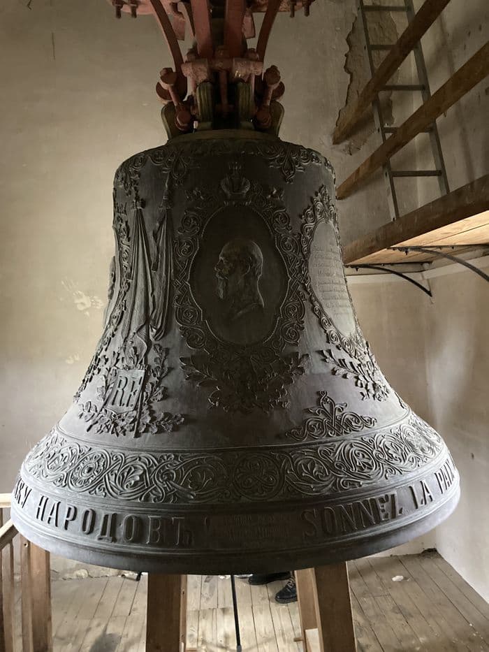 Découverte d'une cloche russe, offerte par le tsar Nicolas II, dans la Vienne
