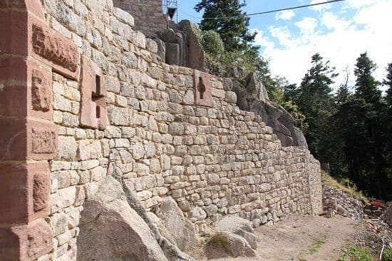 Découvrez une fortification médiévale, perchée à 677 m d’altitude, au cœur de la forêt d’Obernai - Bernardswiller.