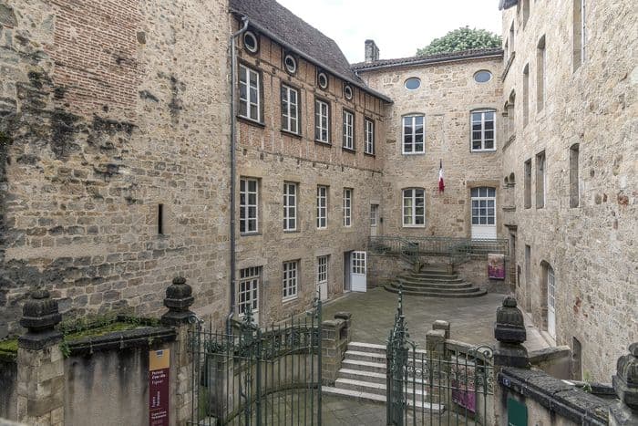 Visite guidée de l'hôtel de ville de Figeac et des archives municipales