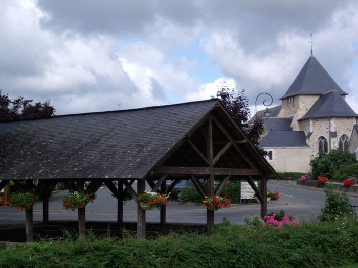 Lavoir et motte féodale