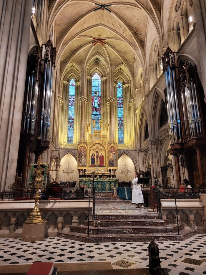 Visite guidée de la cathédrale américaine de la Sainte-Trinité