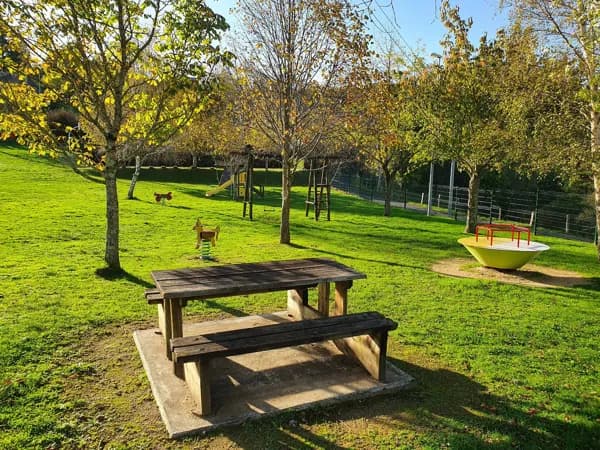 Aire de pique-nique terrain de jeux de Campouriez