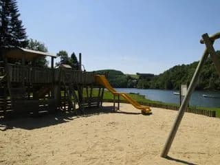 Jeux enfants Plage des Moulinoches