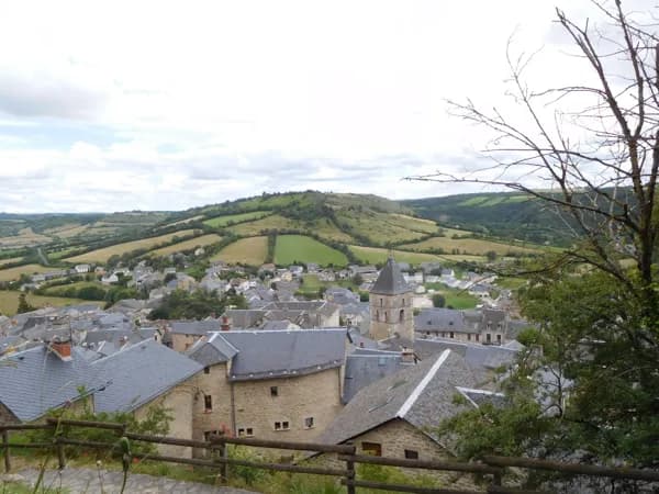 Aire de Pique-Nique sous le château de Sévérac