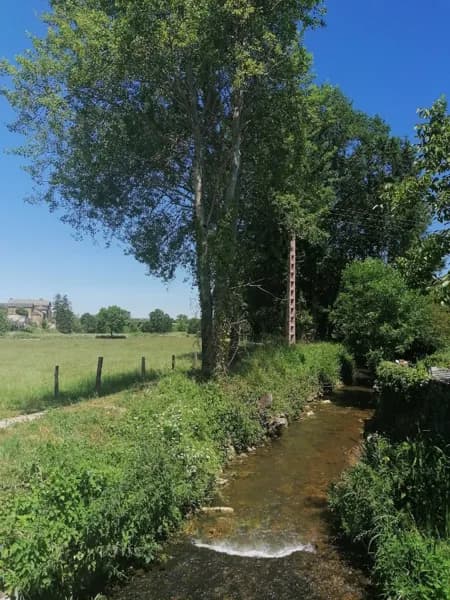 Aire de pique-nique du parking de la Basse Marche à Laissac