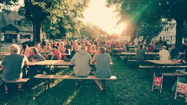Le p'tit marché des producteurs à Thérondels avec concert