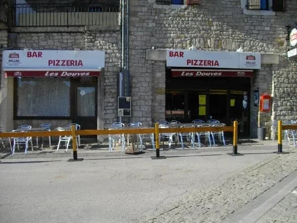 Bar-Restaurant- Pizzeria "Les Douves"-2©L-CREYSSELS-Causses-Aubrac.jpeg