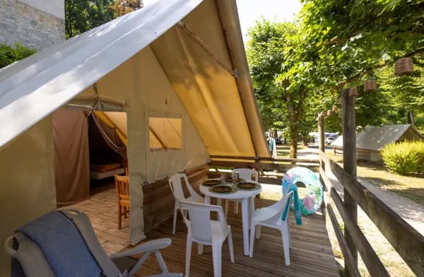 Tente Lodge Amazon camping le val de saures 12 140 Entraygues sur Truyère