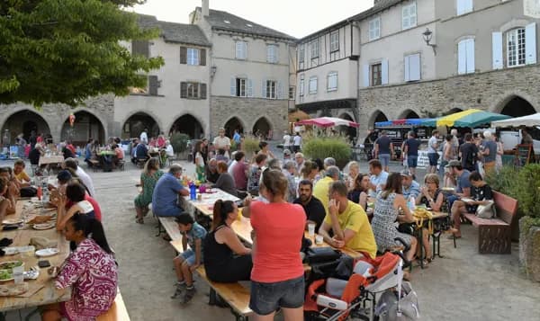 Marché nocturne de producteurs de pays à Sauveterre-de-Rouergue