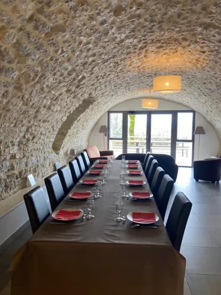 Salle à manger du gite du Domaine de Soussuéjouls