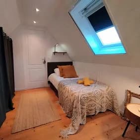 L'Écrin Vert Gîte Aveyron - Coin nuit mezzanine 1 lit 90x190