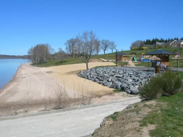 Plage aménagée,rampe de mise à l'eau