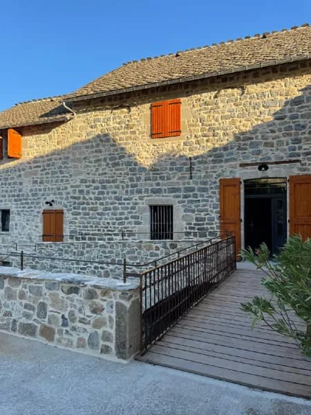 La Ferme aux Anes - Domaine des Combes Gîte Pimprenelle et Charlotte