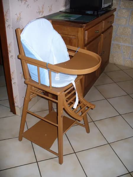 Location Mme Guitard à Comps - chaise haute