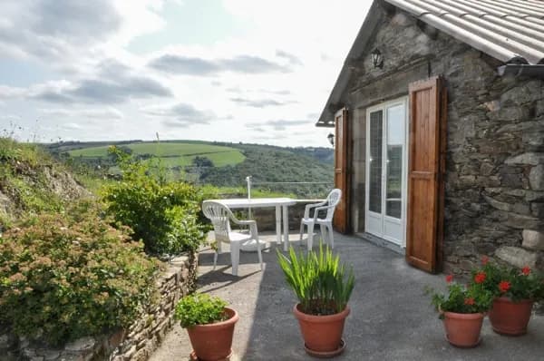 Terrasse du gîte ( Est )