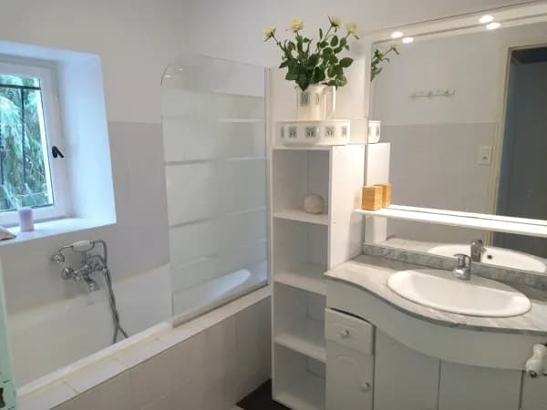 Salle de bain au rez-de-chaussée