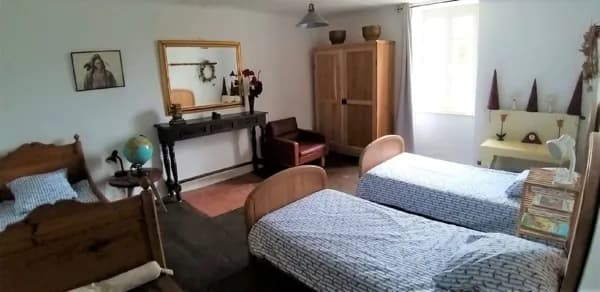 Chambre 3 lits simples à l'étage (90 x 190)