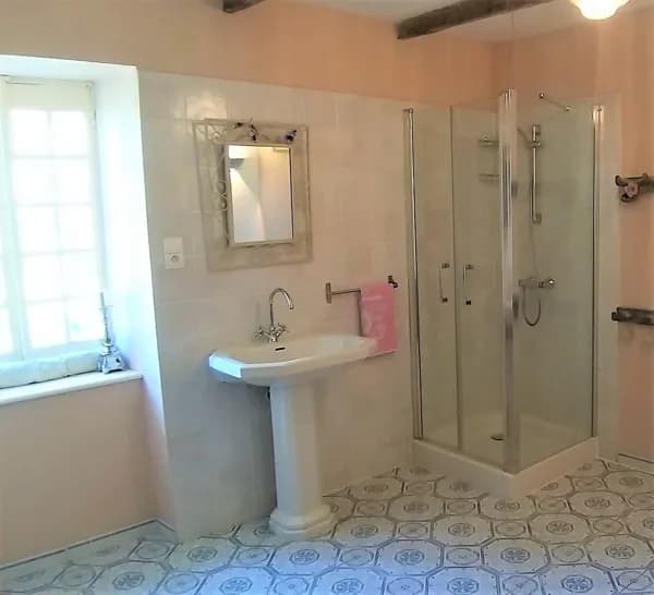 Salle d'eau à l'étage