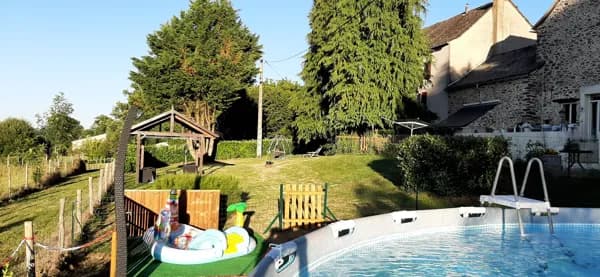 Les plus petits ne sont pas oubliés... une pataugeoire pour s'amuser à côté des plus grands !
