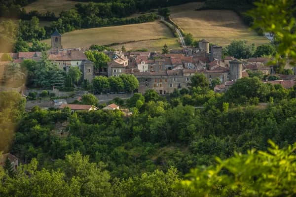 Vue sur Ste-Eulalie de Cernon depuis le serre de Cougouille