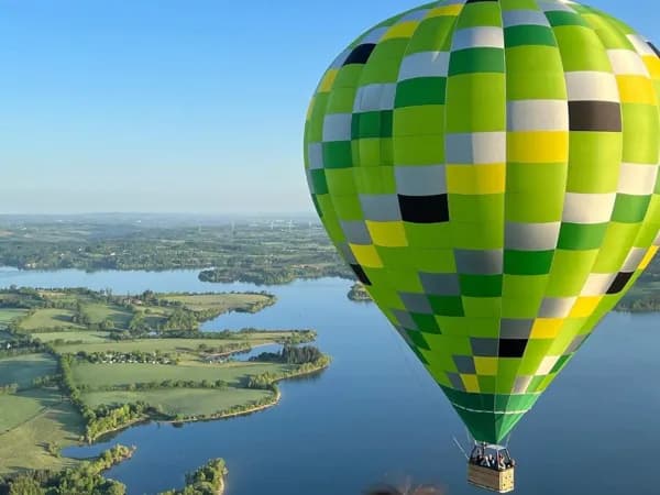A la découverte des Monts et Lacs du Lévézou vus du ciel avec Atmosph'Air Montgolfières Occitanes