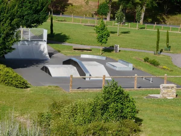 La Plaine des sports à Réquista