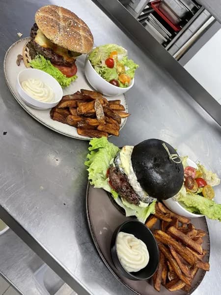 Burgers au restaurant "Le Saint Claude"