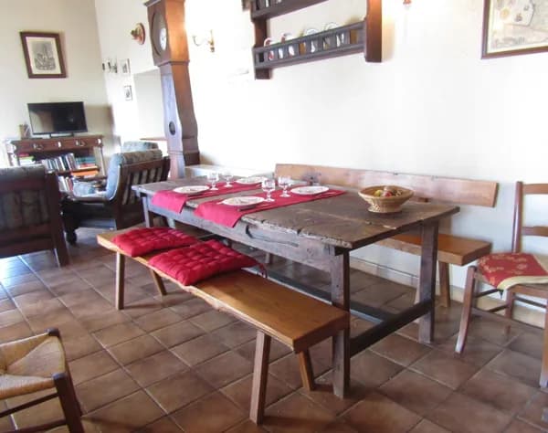 la Fenial, Bon Appétit !
C'est une table-bistrot ancienne. Elle peut vous en raconter, des histoires !