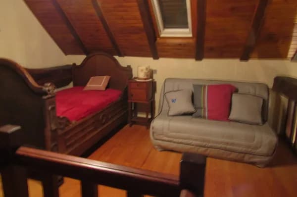 la Fenial, la mezzanine. Nous pouvons choisir soit le BZ, soit le lit ancien (et confortable, bien sûr !)