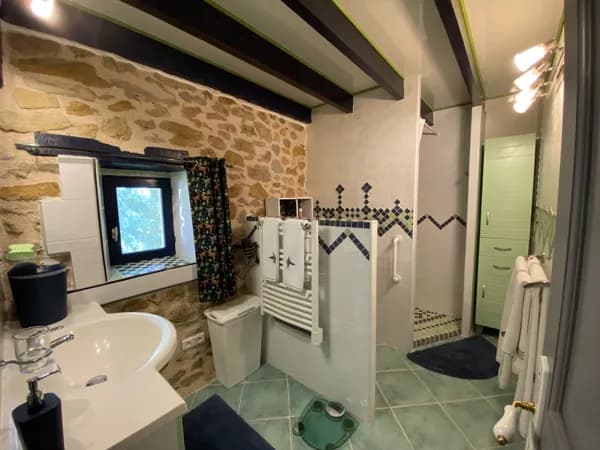 Gîte de l'Abeille, la salle d'eau avec douche XXL