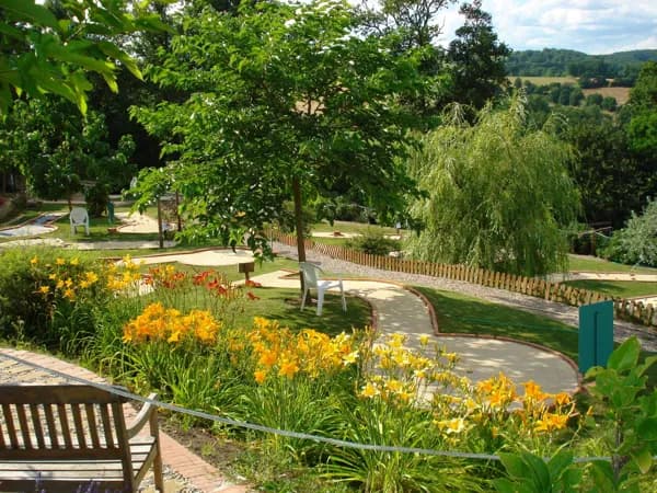 Mini Golf La Source : Le Parcours de la Transformation