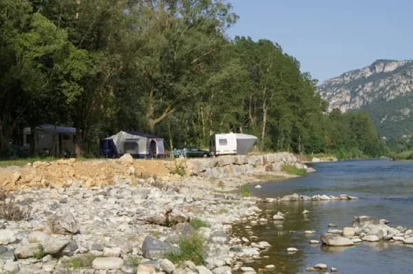 Emplacement bord de rivière
