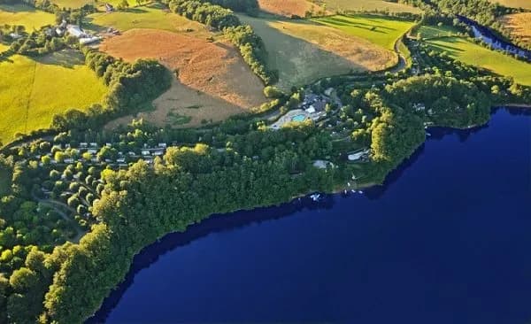 CAMPING LES TERRASSES DU LAC- Lac de Pont de salars