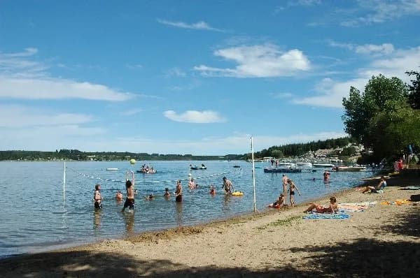 plage CAMPING BEAU RIVAGE -Lac de Pareloup