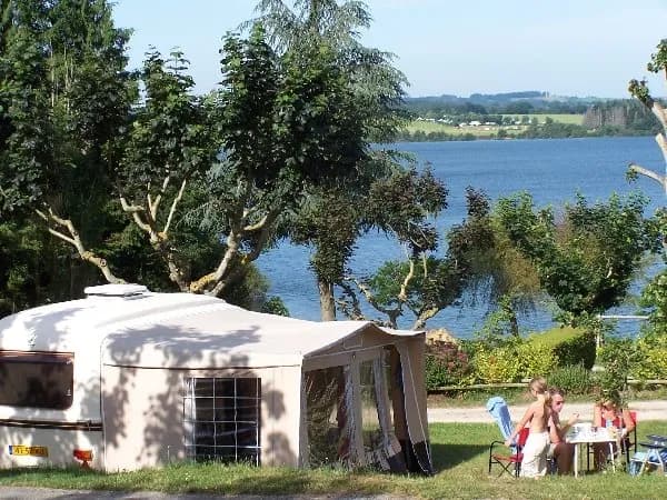 caravan CAMPING BEAU RIVAGE -Lac de Pareloup - caravane