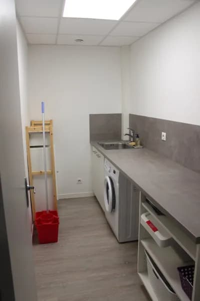 Location *** Chantevent Cellier/Buanderie