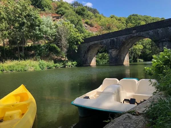 Canoë et Pédalo à l'aire de loisirs
