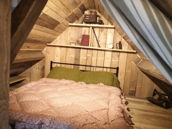 L'espace nuit "la Cambreta" avec un lit en 140.