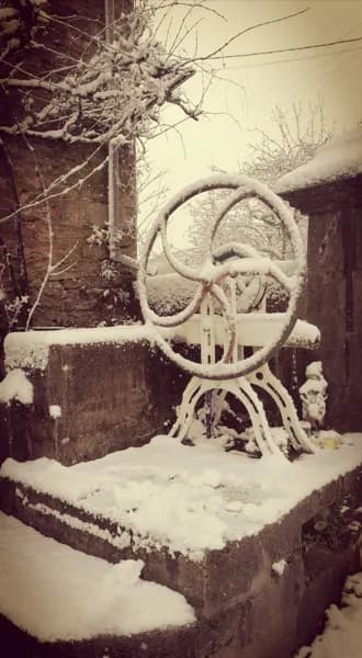 La Maison Mescladis sous la neige
