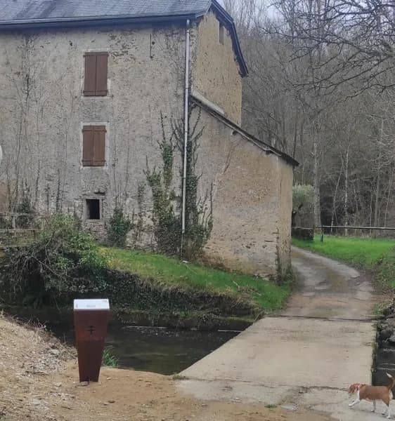 Villelongue-Entrée du hameau- Parcours panneautique mémoriel