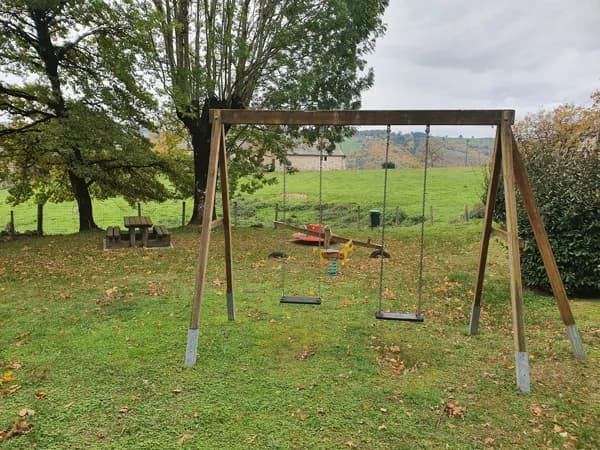 Aire de pique-nique terrain de jeux de Volonzac