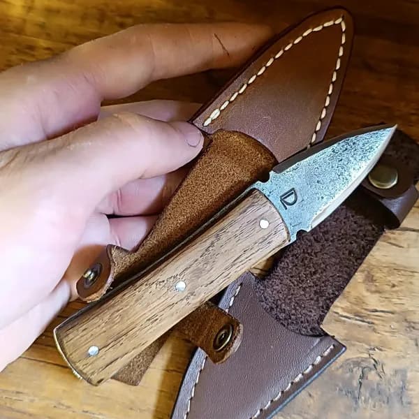 Couteau à huitres forgé et son étui cuir