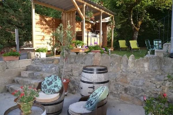 cuisine extérieure plancha point d'eau frigo bien équipée